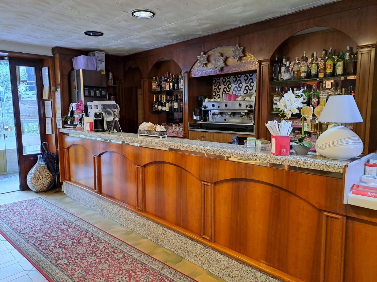 Provinciale 79 Hotel Magreglio Buitenkant foto