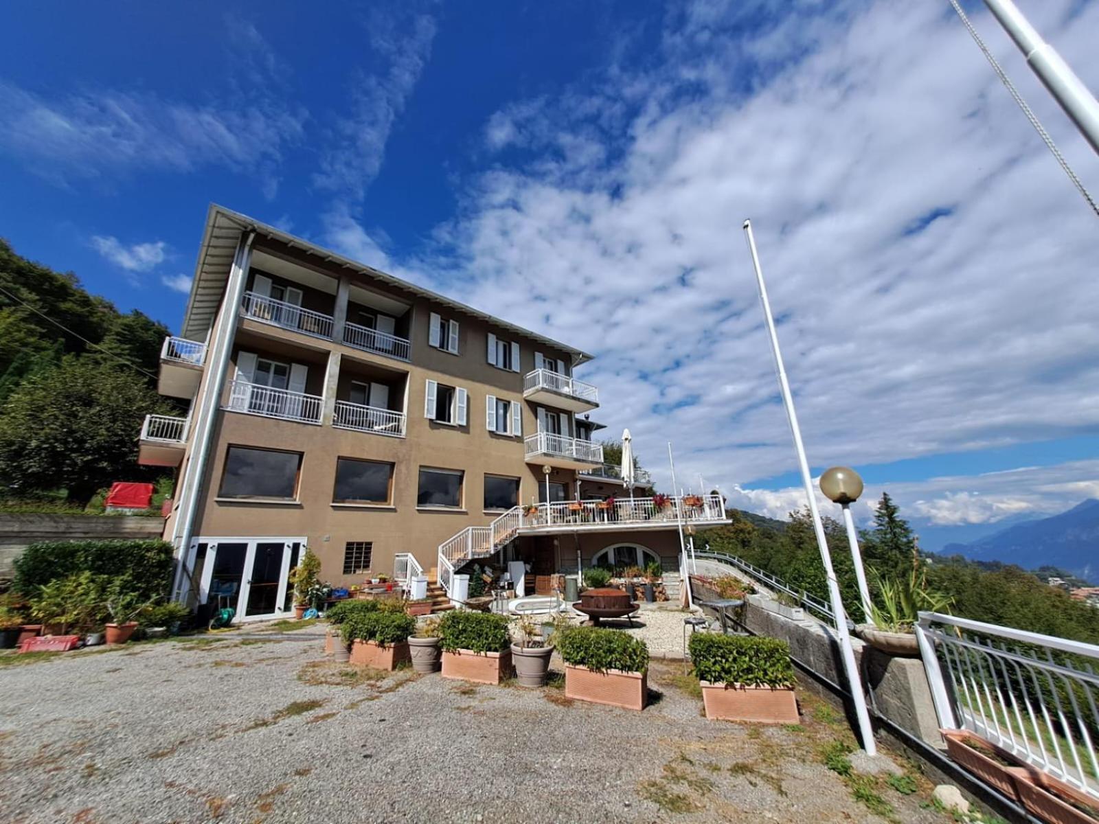 Provinciale 79 Hotel Magreglio Buitenkant foto