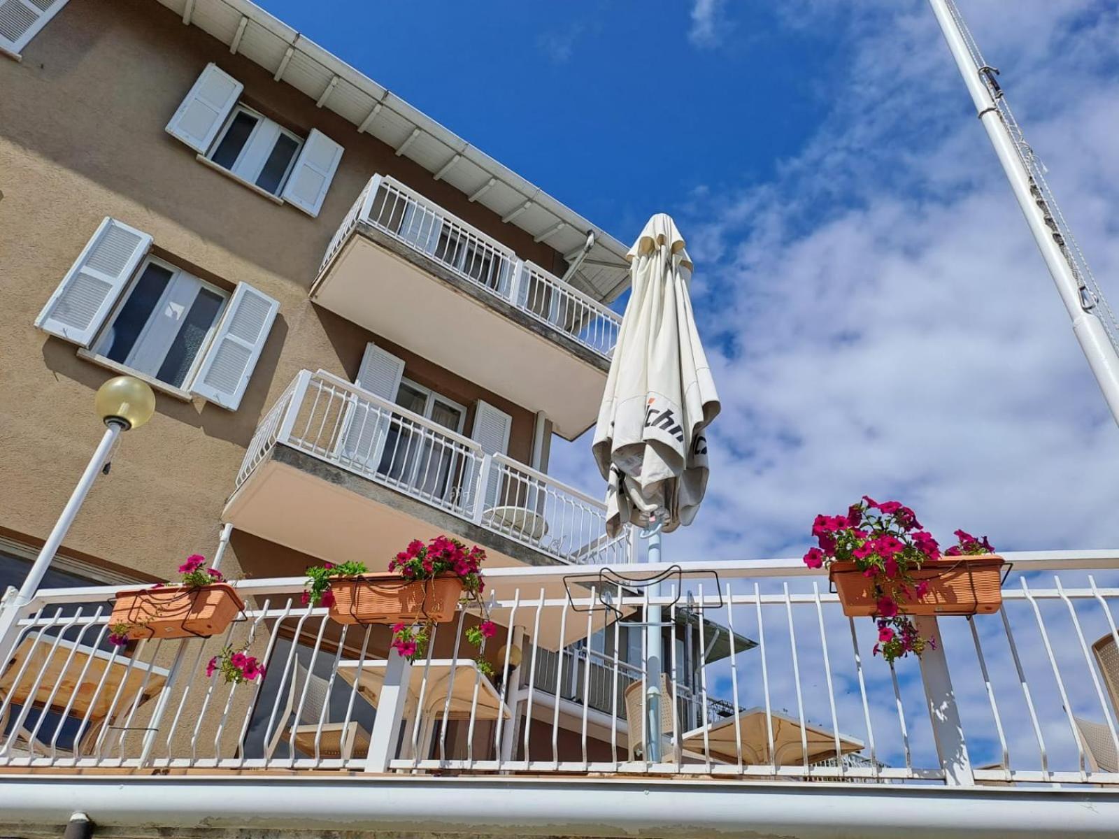 Provinciale 79 Hotel Magreglio Buitenkant foto